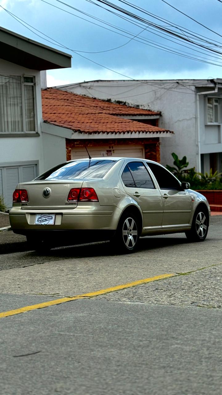 VOLKSWAGEN JETTA EUROPA CLÁSICO 2.0 2013 MECÁNICO