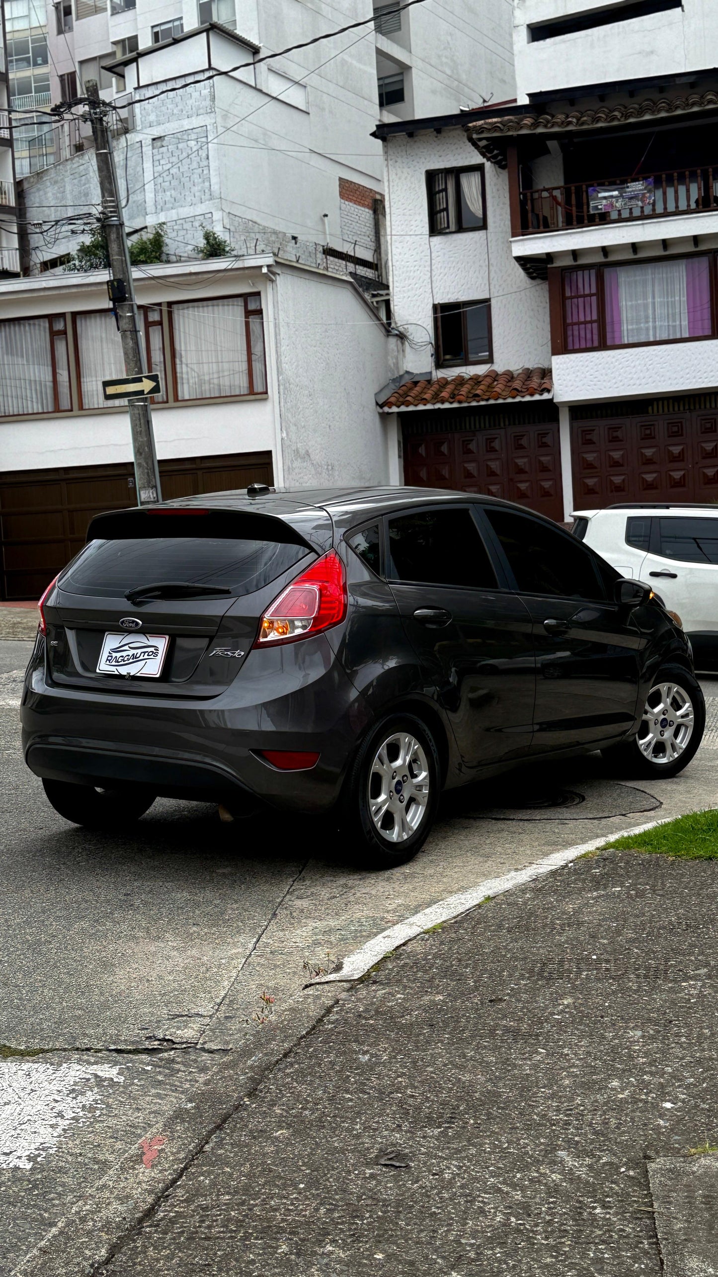 FORD FIESTA SE 1.6 HATCHBACK 2015 AUTOMÁTICO