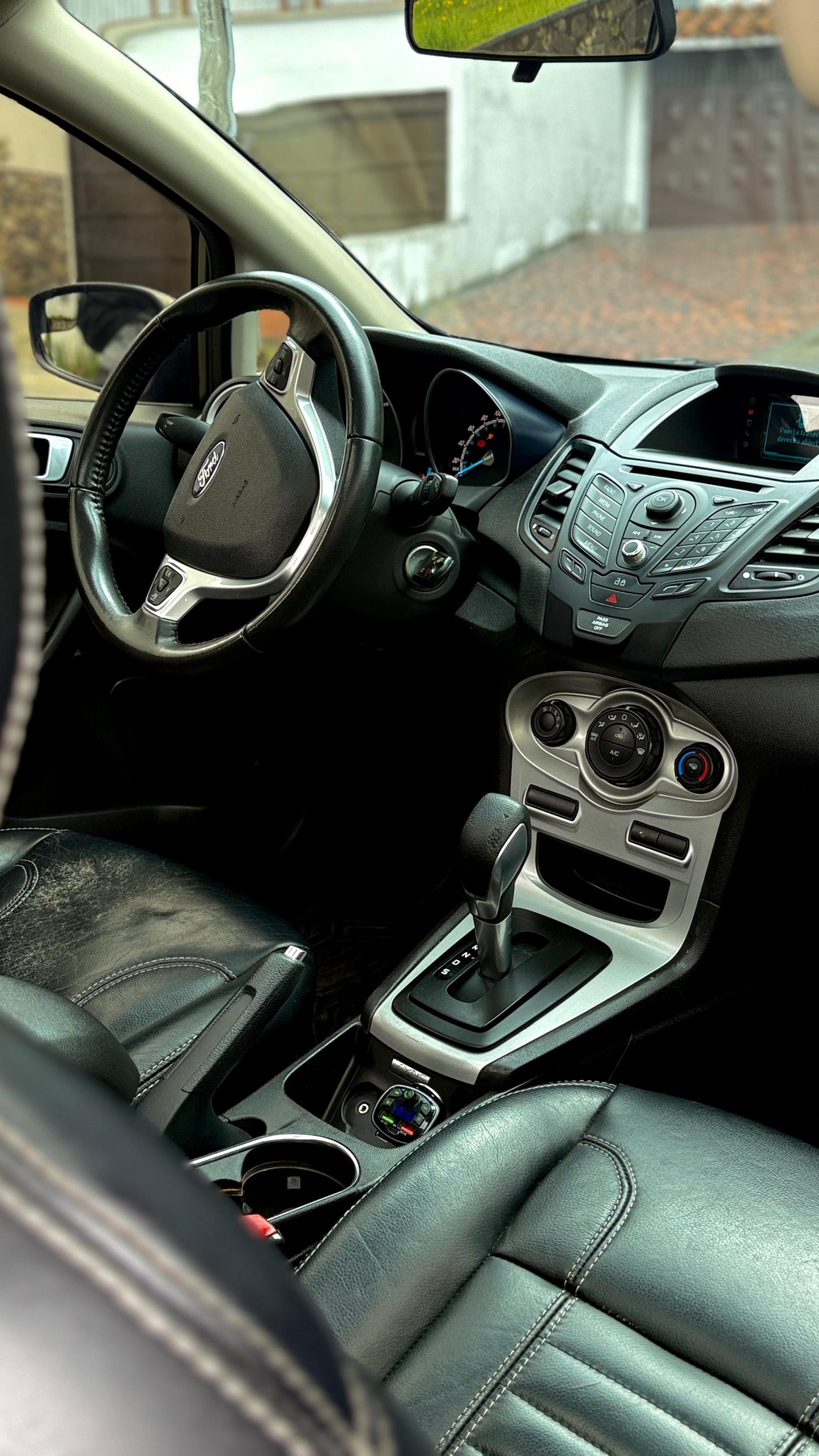 FORD FIESTA SE 1.6 HATCHBACK 2015 AUTOMÁTICO