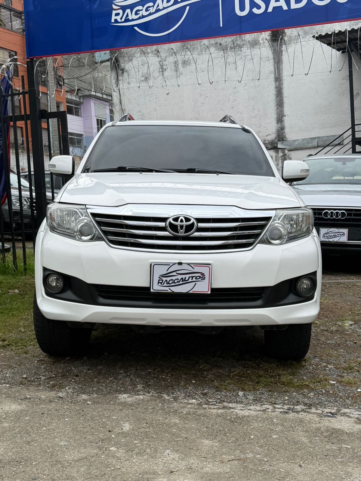 TOYOTA FORTUNER SR5 GASOLINA 4x2 2014 AUTOMÁTICA