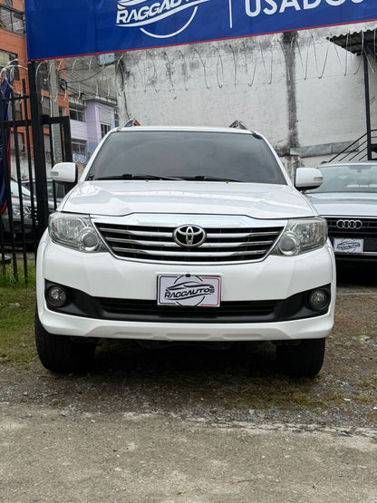 TOYOTA FORTUNER SR5 GASOLINA 4x2 2014 AUTOMÁTICA