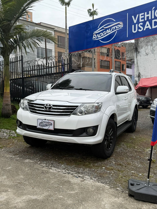 TOYOTA FORTUNER SR5 GASOLINA 4x2 2014 AUTOMÁTICA