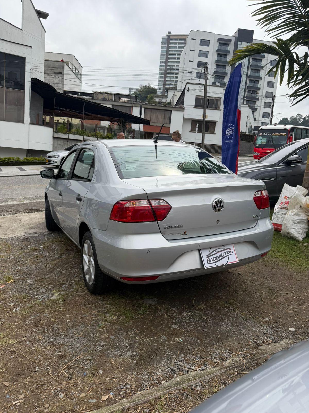 VOLKSWAGEN VOYAGE COMFORTLINE 2023 AUTOMÁTICO