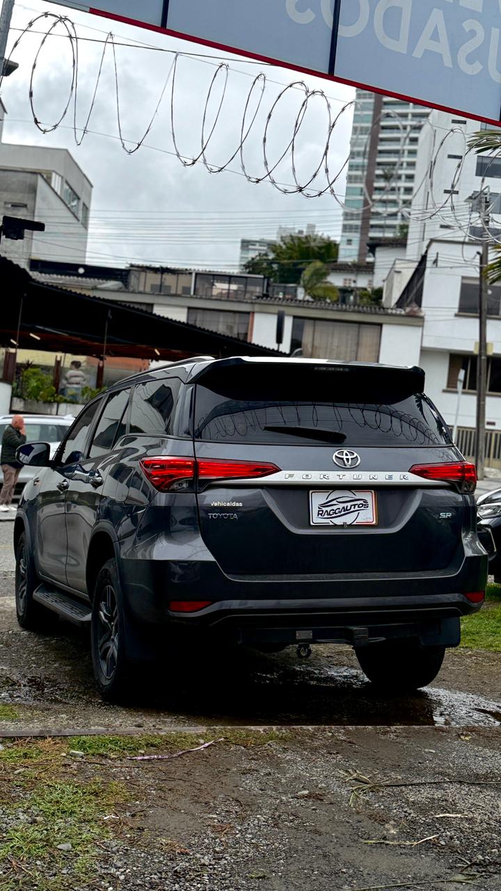 TOYOTA FORTUNER SR 2.4 TURBO 4x2 DIESEL 2024 AUTOMÁTICA