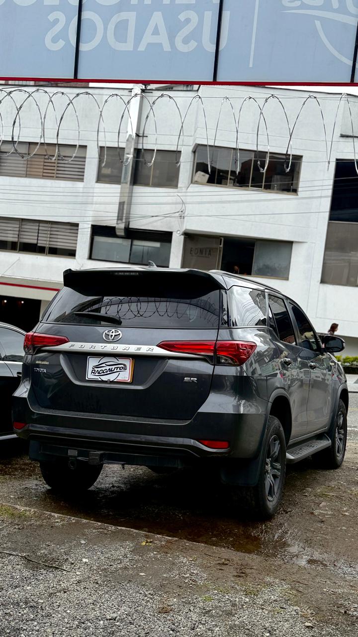 TOYOTA FORTUNER SR 2.4 TURBO 4x2 DIESEL 2024 AUTOMÁTICA