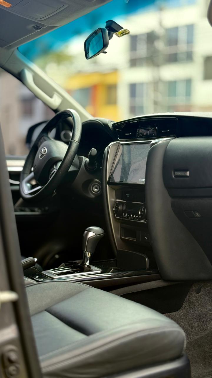 TOYOTA FORTUNER SR 2.4 TURBO 4x2 DIESEL 2024 AUTOMÁTICA