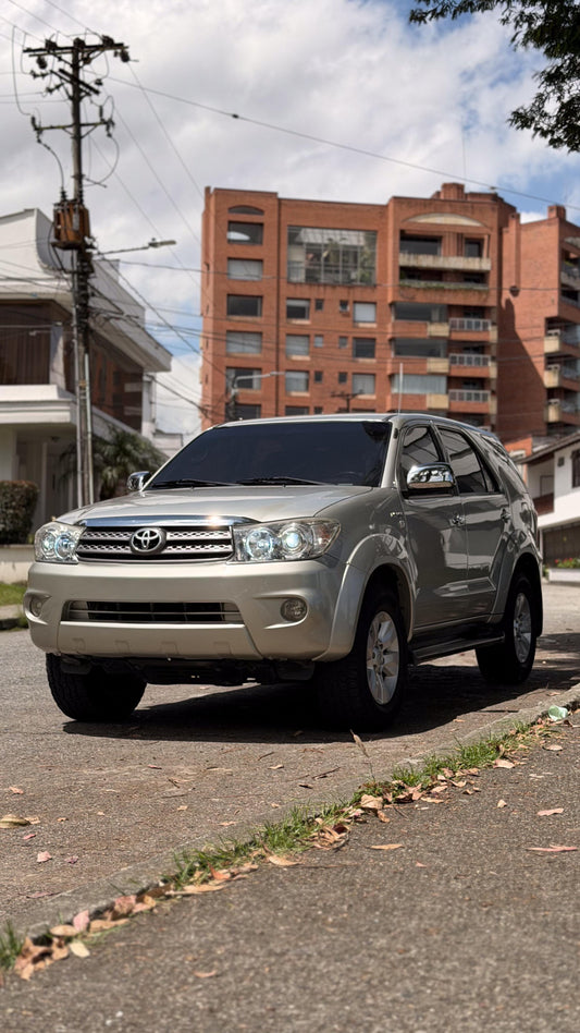 TOYOTA FORTUNER SR5 4x2 2.7 GASOLINA 2011 AUTOMÁTICA