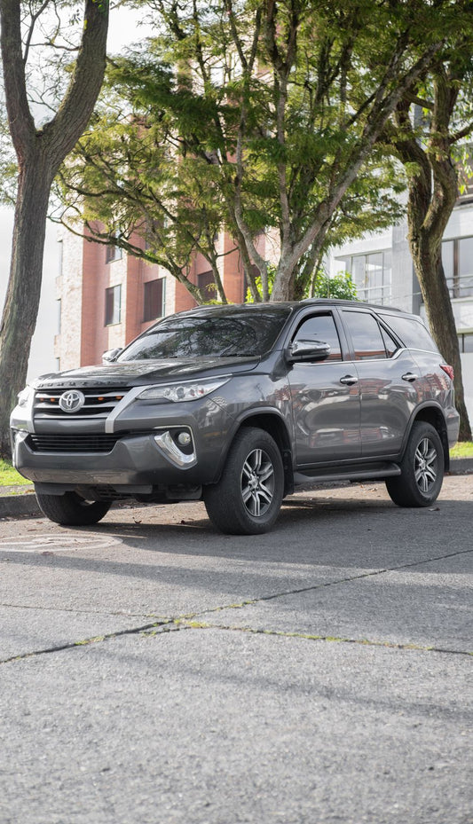 TOYOTA FORTUNER 2.4 DIESEL 4x2 2019 AUTOMÁTICA