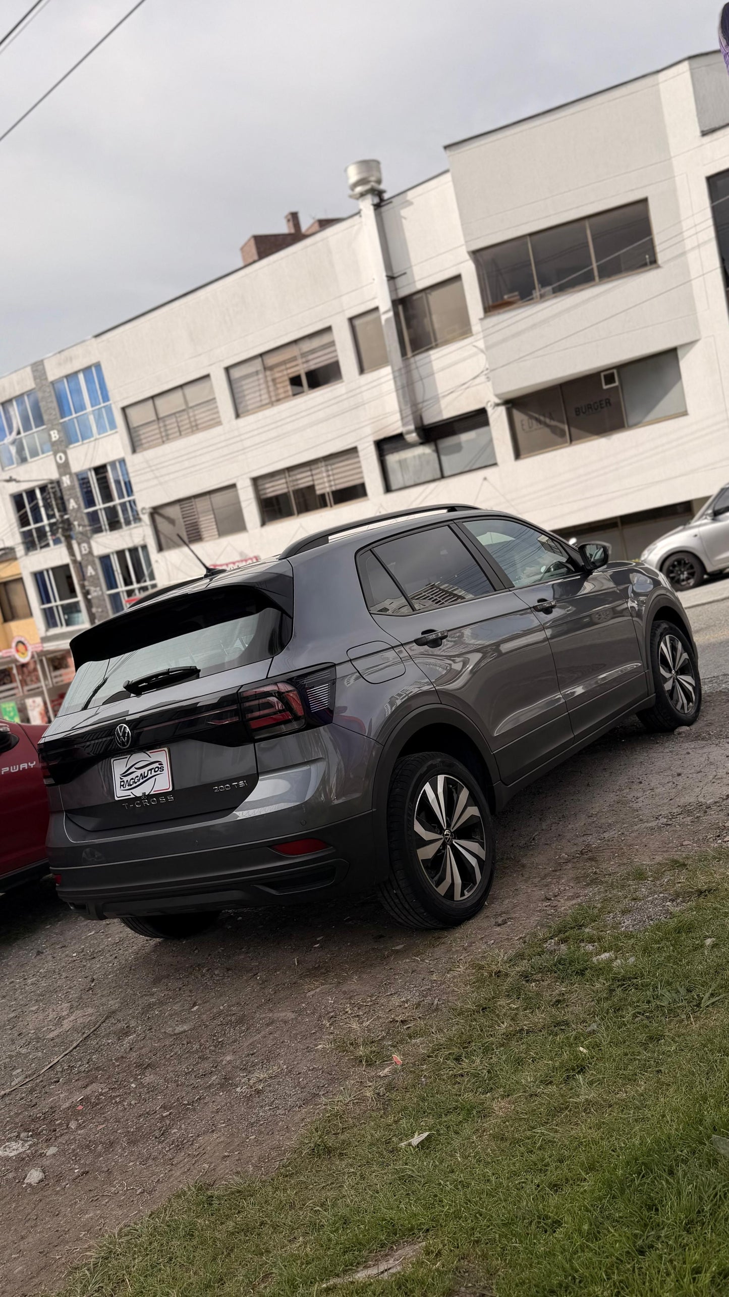 VOLKSWAGEN T-CROSS TRENDLINE 1.0 TSI 2022 AUTOMÁTICA
