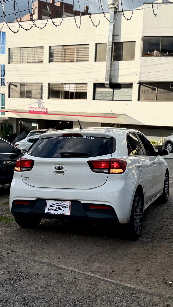 KIA RIO VIBRANT 1.4 2022 MECÁNICO