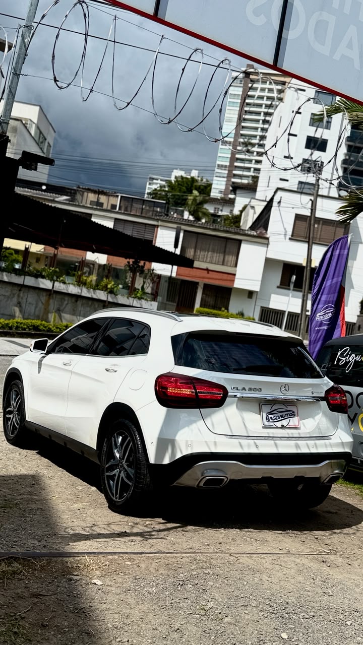 MERCEDES BENZ GLA200 1.6 TURBO 2020 AUTOMÁTICA