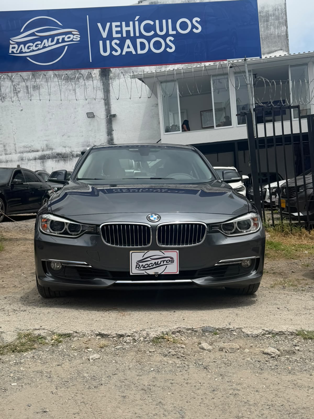 BMW 320i LUXURY EXECUTIVE 2.0 TURBO 2015 AUTOMÁTICO