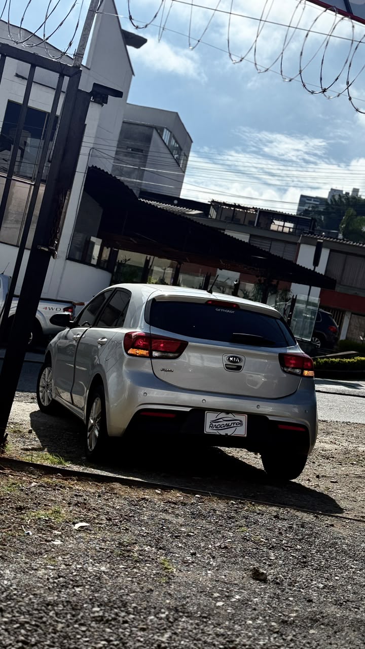 KIA RIO VIBRANT 1.4 2019 AUTOMÁTICO