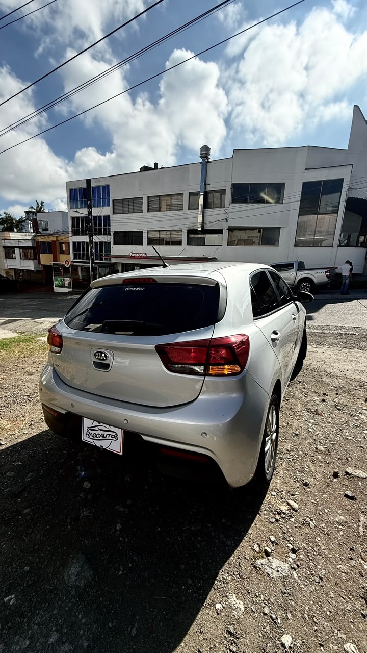 KIA RIO VIBRANT 1.4 2019 AUTOMÁTICO