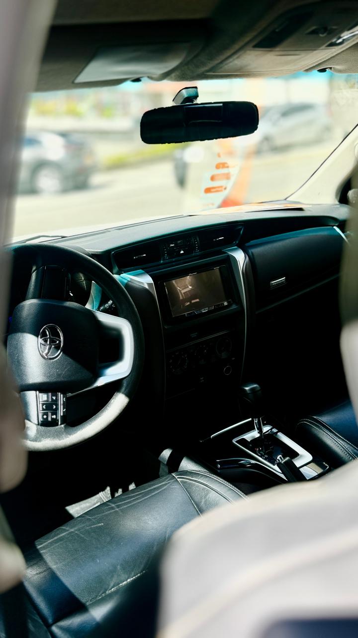 TOYOTA FORTUNER 2.7 GASOLINA 4x2 2017 AUTOMÁTICA