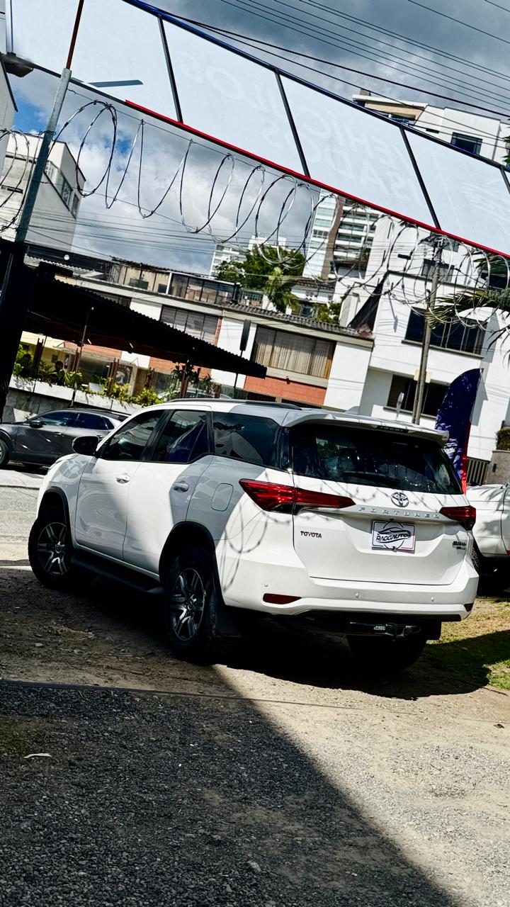 TOYOTA FORTUNER 2.7 GASOLINA 4x2 2017 AUTOMÁTICA