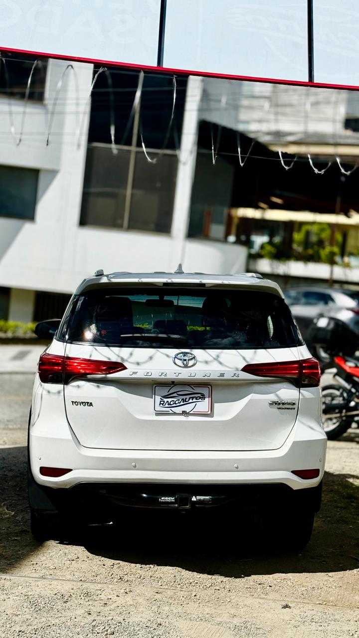TOYOTA FORTUNER 2.7 GASOLINA 4x2 2017 AUTOMÁTICA