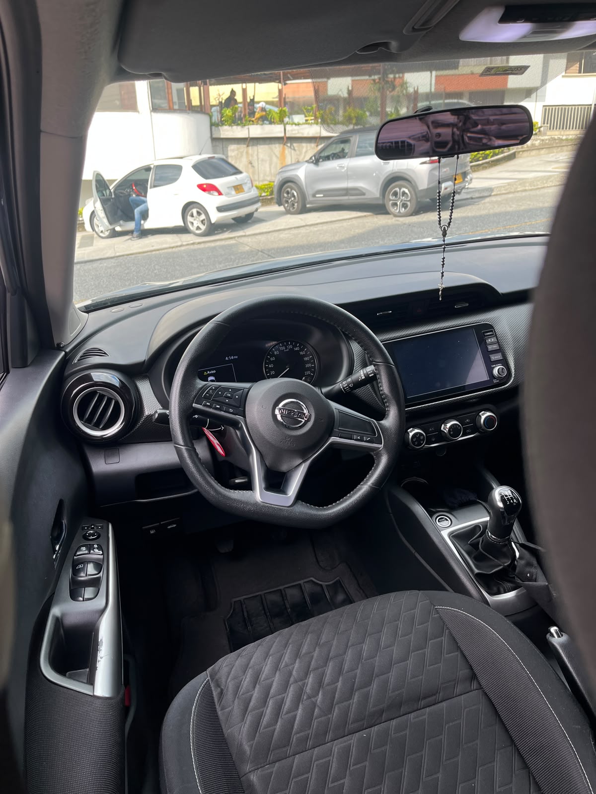 NISSAN KICKS ADVANCE 1.6 MECÁNICA MODELO 2022 DOS DUEÑOS