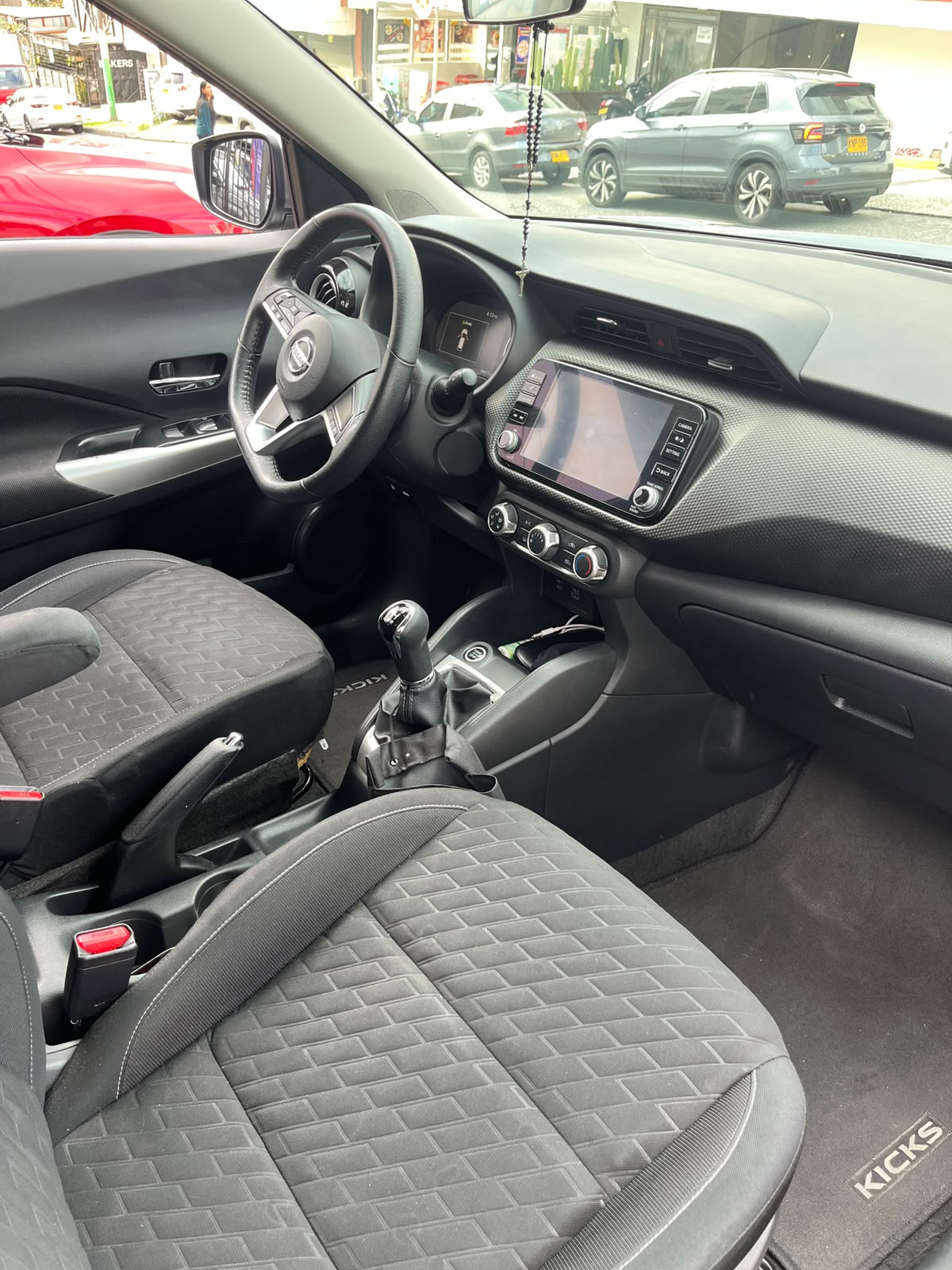 NISSAN KICKS ADVANCE 1.6 MECÁNICA MODELO 2022 DOS DUEÑOS