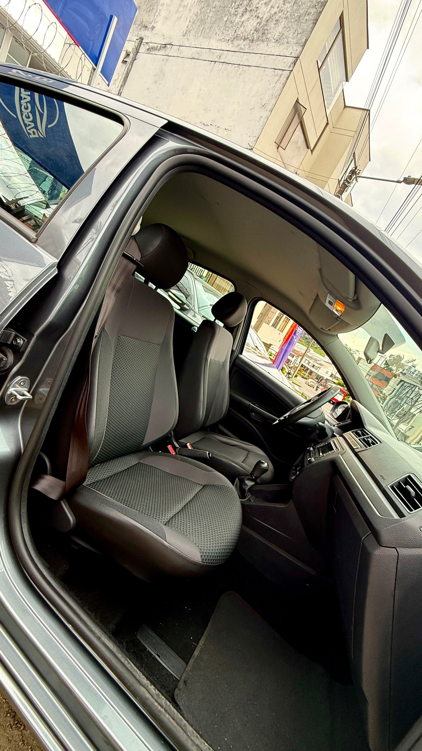 VOLKSWAGEN GOL TRENDLINE HATCHBACK 1.6 MECÁNICO MODELO 2017 ÚNICO DUEÑO