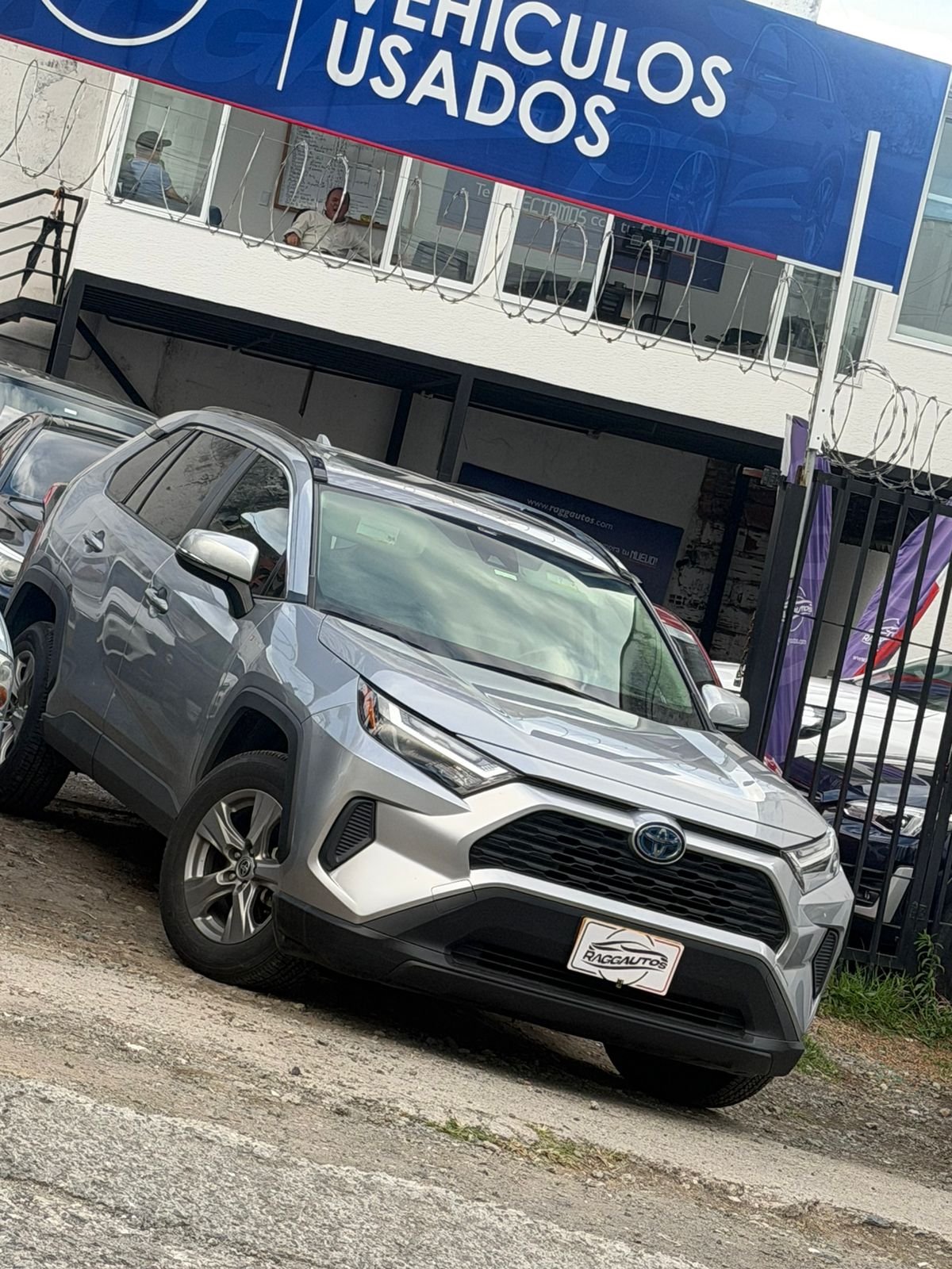 TOYOTA RAV4 XLE 2022 HIBRIDA AUTOMÁTICA