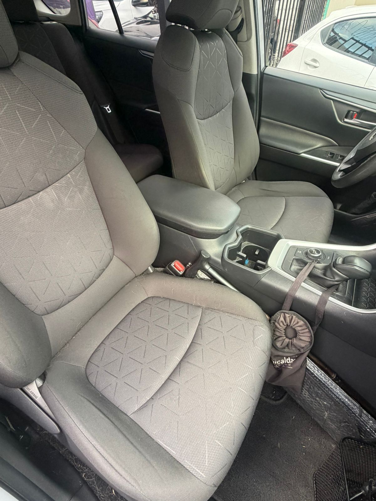 TOYOTA RAV4 XLE 2022 HIBRIDA AUTOMÁTICA
