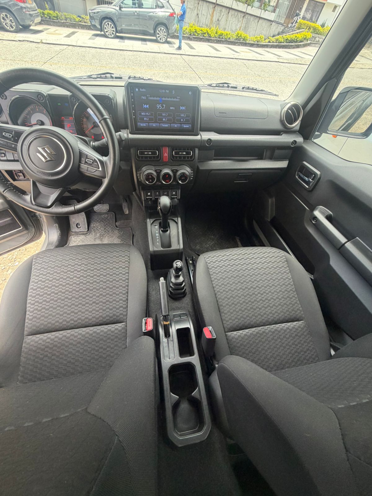 SUZUKY JIMNY AT 2025 1.5 4X4