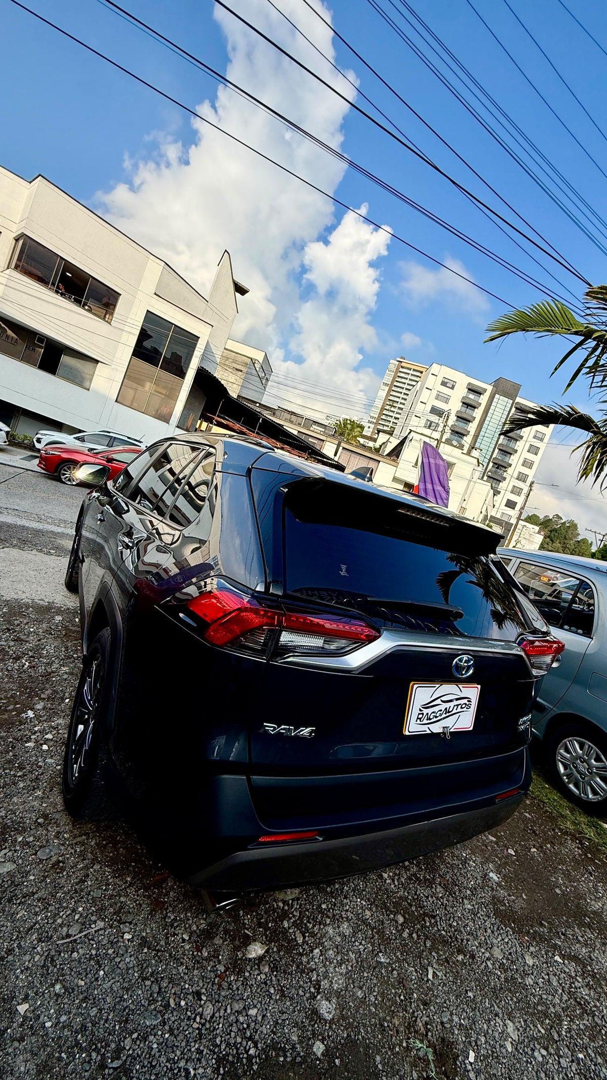 TOYOTA RAV4 LIMITED HIBRIDA 2023 AUTOMÁTICA