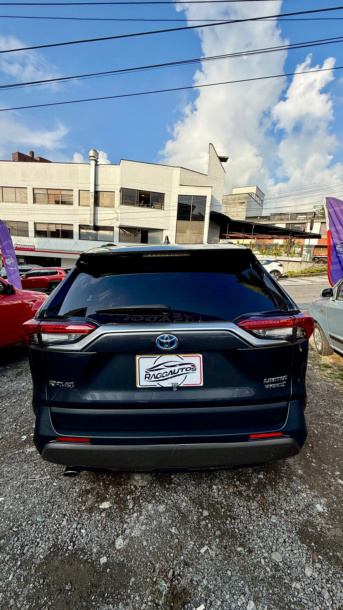TOYOTA RAV4 LIMITED HIBRIDA 2023 AUTOMÁTICA