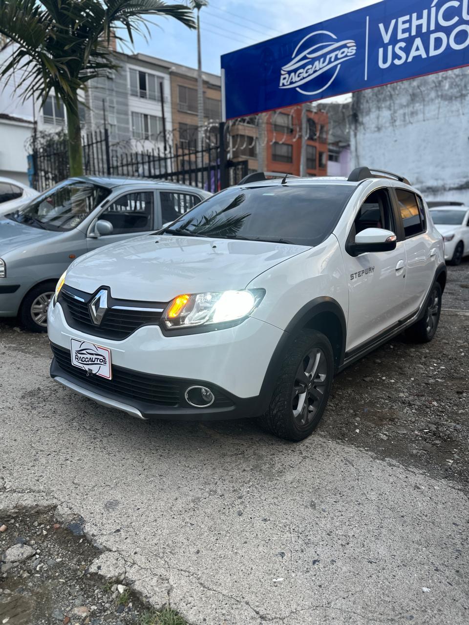 RENAULT SANDERO STEPWAY INTENSE 1.6 2019 AUTOMÁTICO