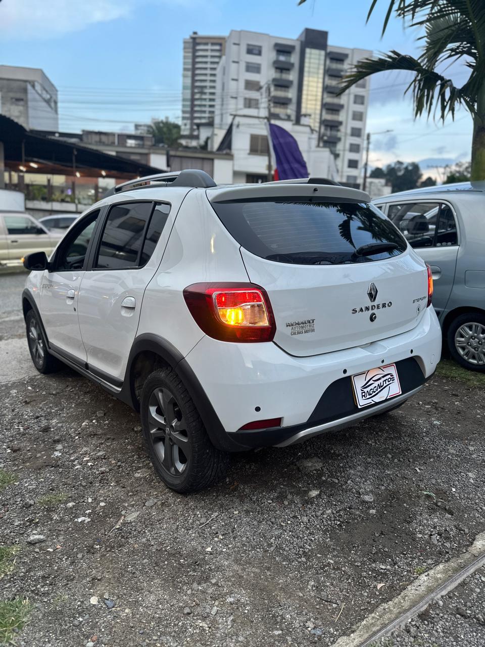 RENAULT SANDERO STEPWAY INTENSE 1.6 2019 AUTOMÁTICO