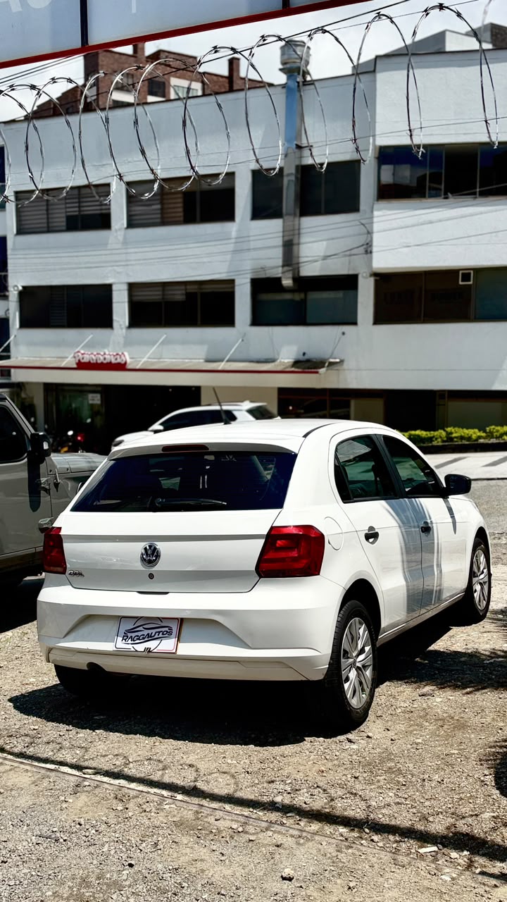 VOLKSWAGEN GOL TRENDLINE 1.6 2022 MECÁNICO