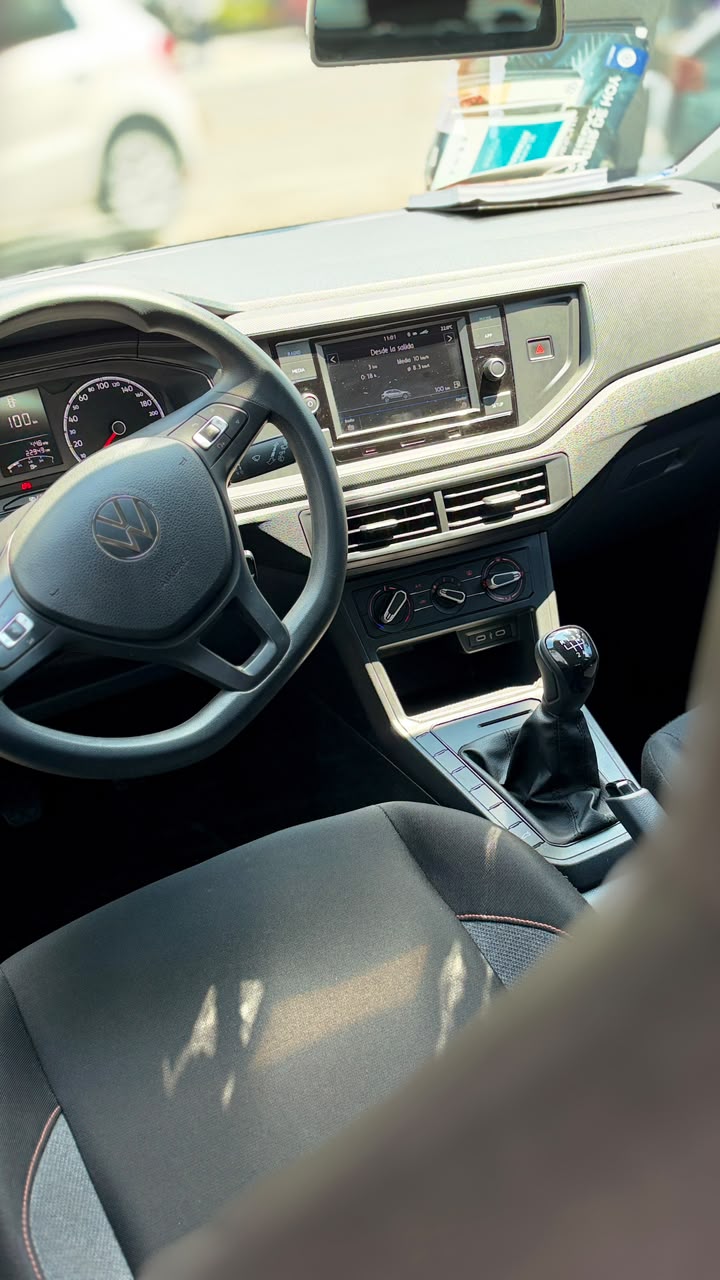 VOLKSWAGEN POLO TRACK 1.6 2024 MECÁNICO