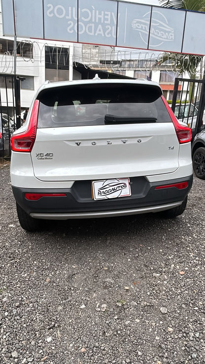 VOLVO XC40 2.0 2022