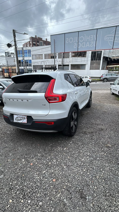 VOLVO XC40 2.0 2022
