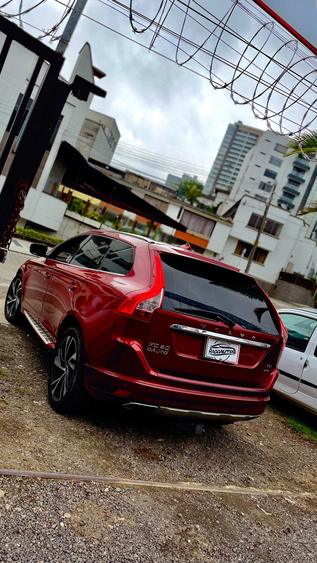 VOLVO XC60 T5 2.0 TURBO AWD 2017 GASOLINA AUTOMÁTICA