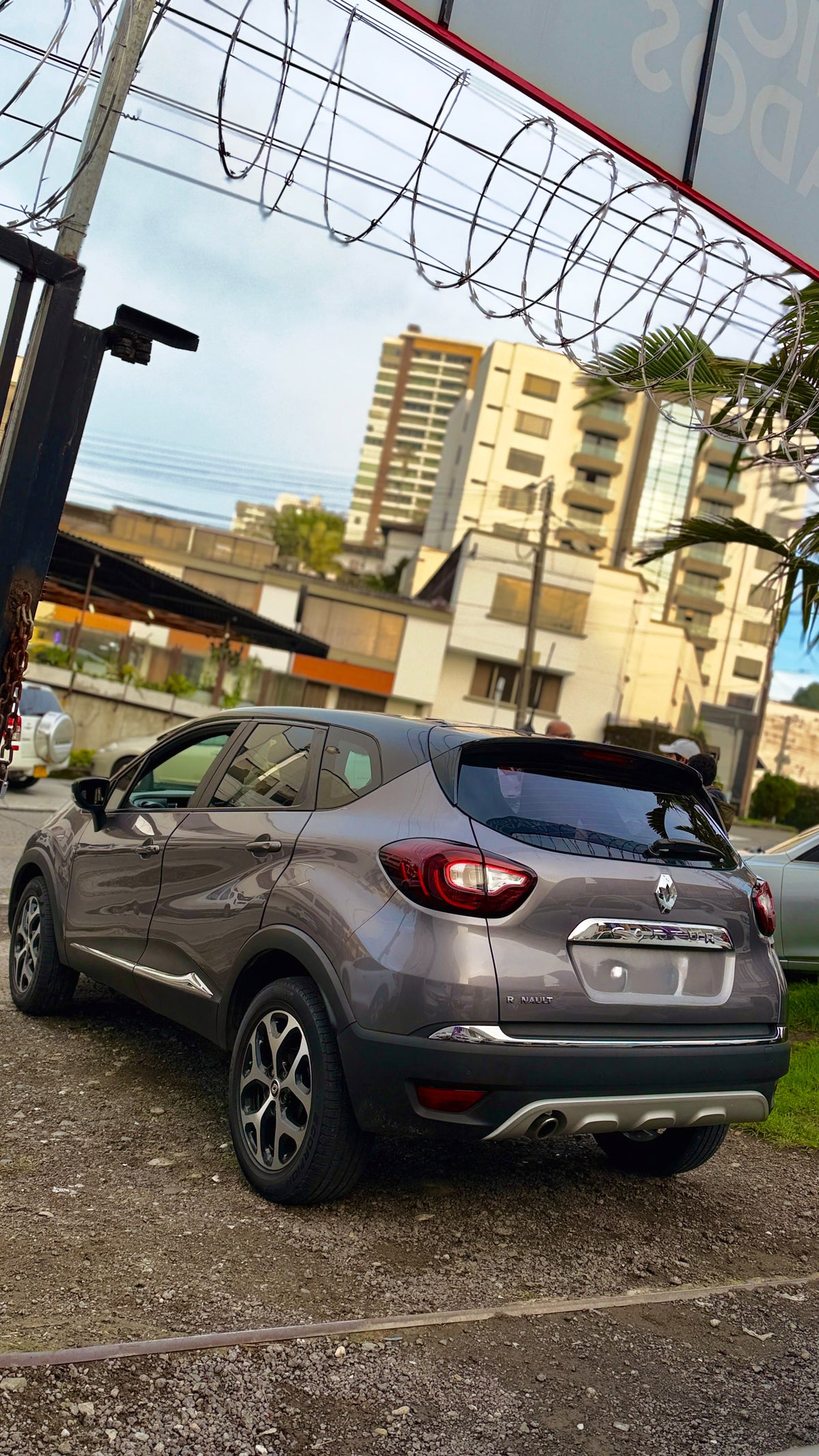 RENAULT CAPTUR INTENS 2.0 GASOLINA 2020 AUTOMÁTICA 4X2