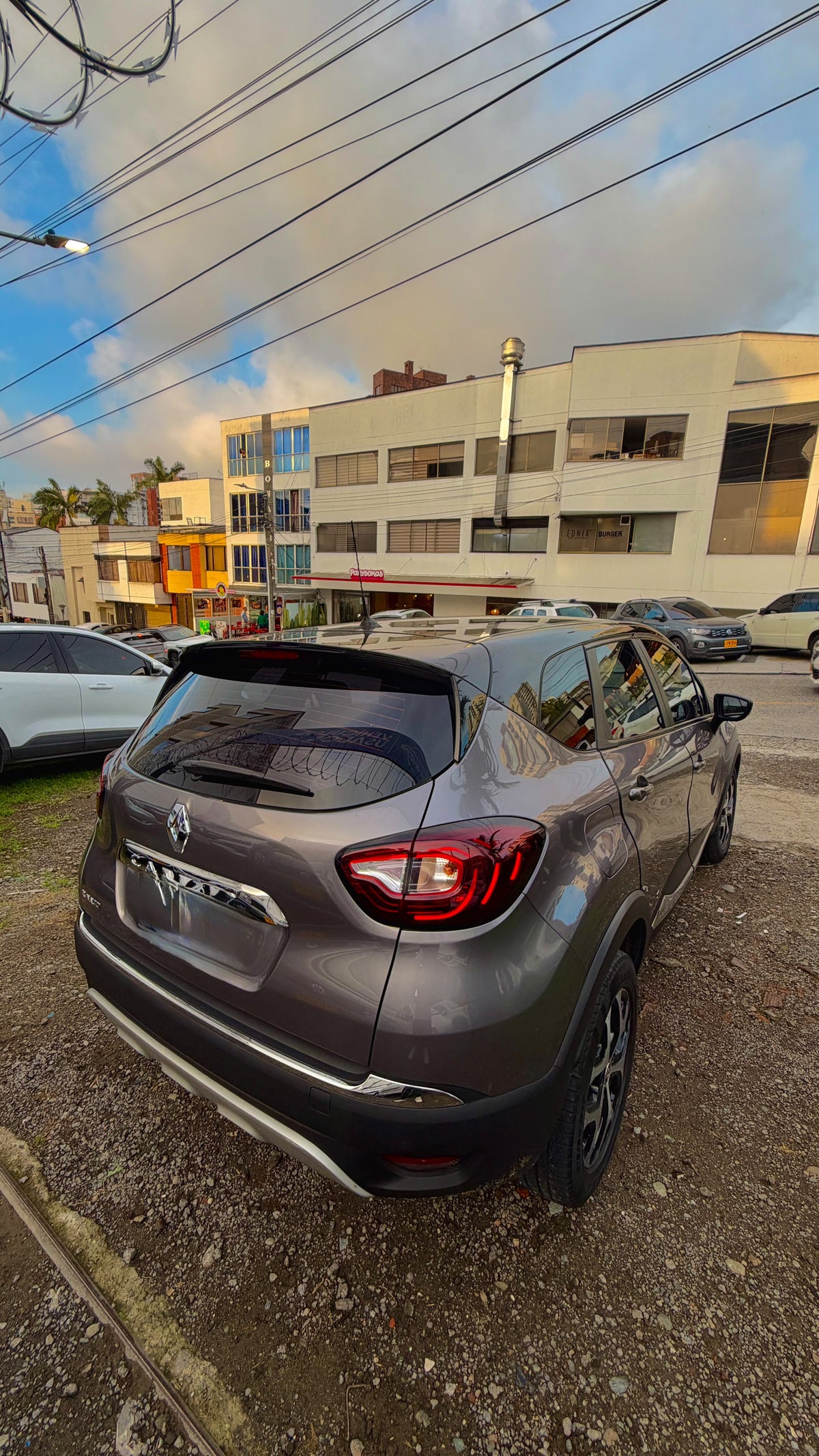 RENAULT CAPTUR INTENS 2.0 GASOLINA 2020 AUTOMÁTICA 4X2