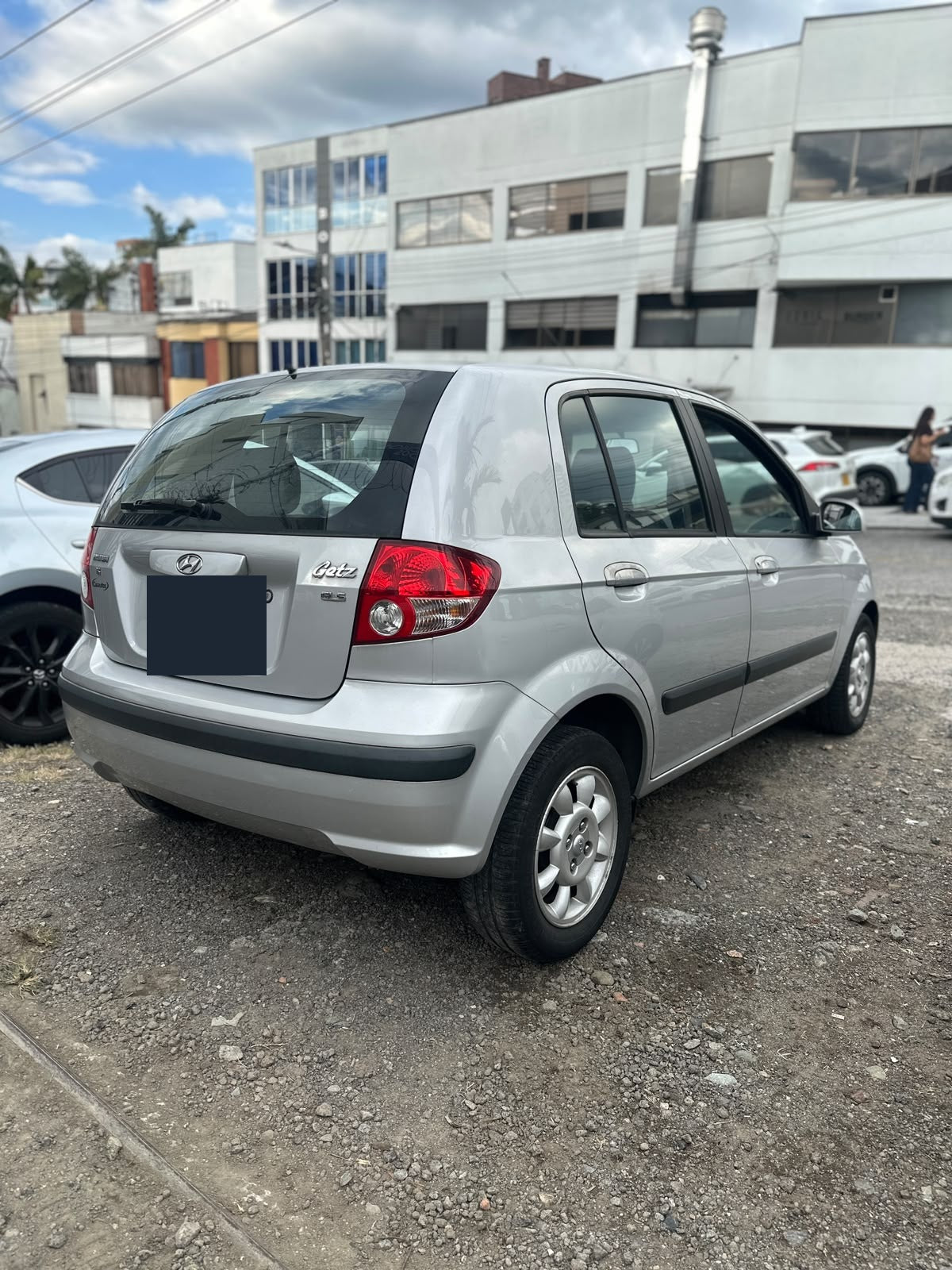 Hyundai Getz 1.6 2005 - Vista trasera lateral (placa oculta)