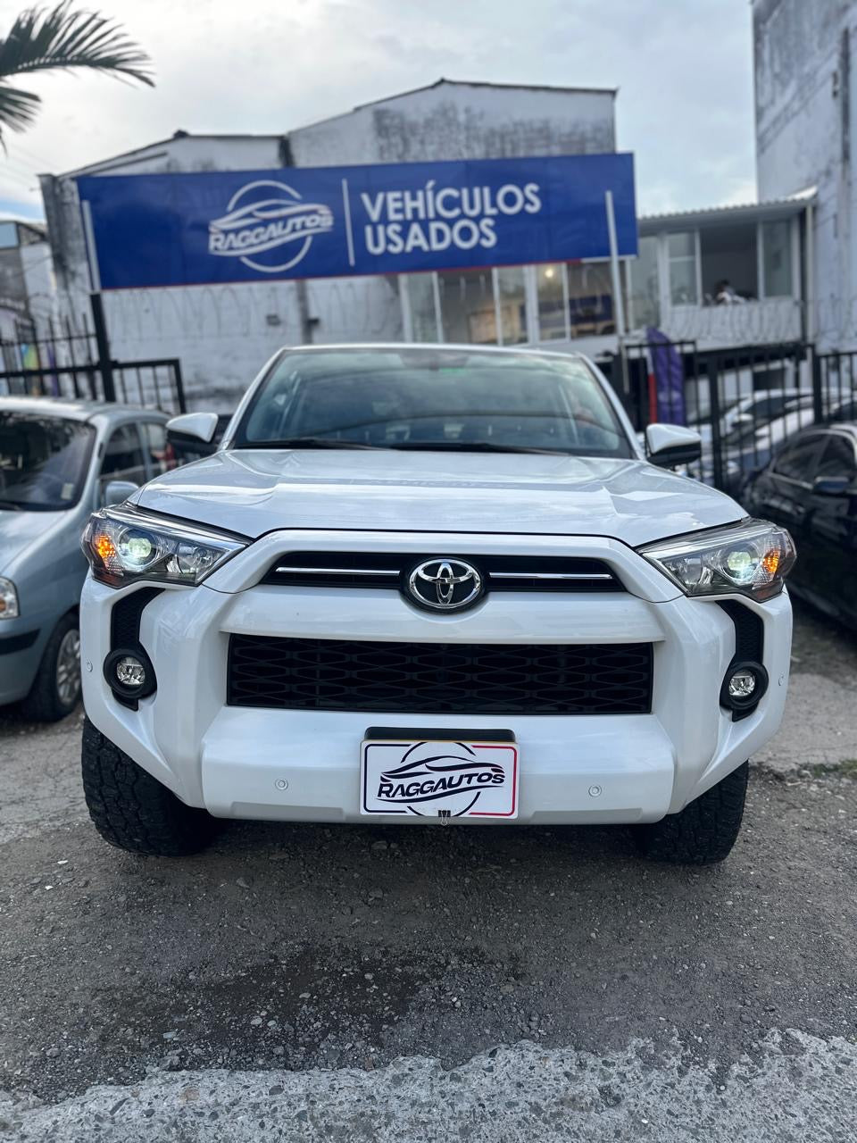 TOYOTA 4RUNNER SR5 4.0 2024 AUTOMÁTICA BLANCA